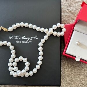 R H Macy & Co 14k Gold Pearl Necklace